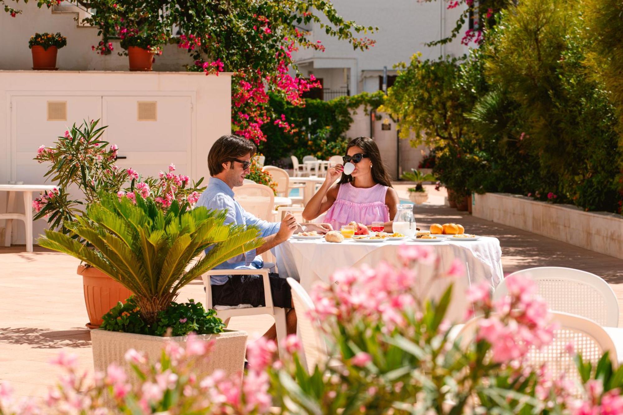 Hotel Degli Aranci Vieste Exterior photo
